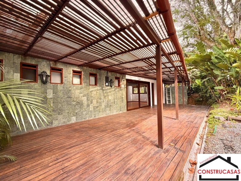 Casa en Arriendo en Loma De Las Brujas